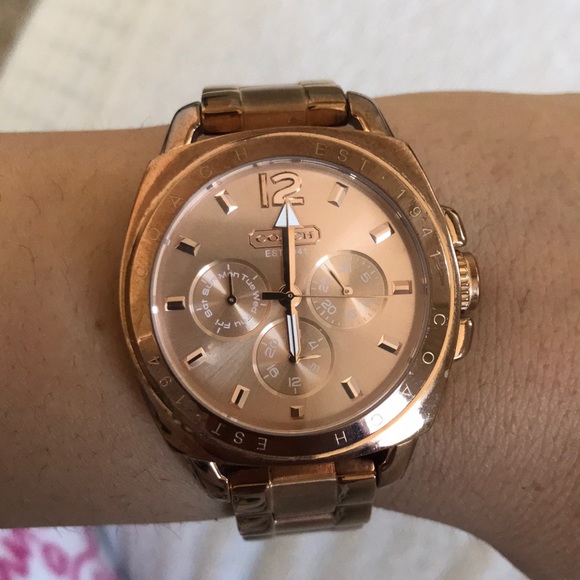 ⭕️SOLD⭕️ Gold Rose Coach Watch - Picture 4 of 4